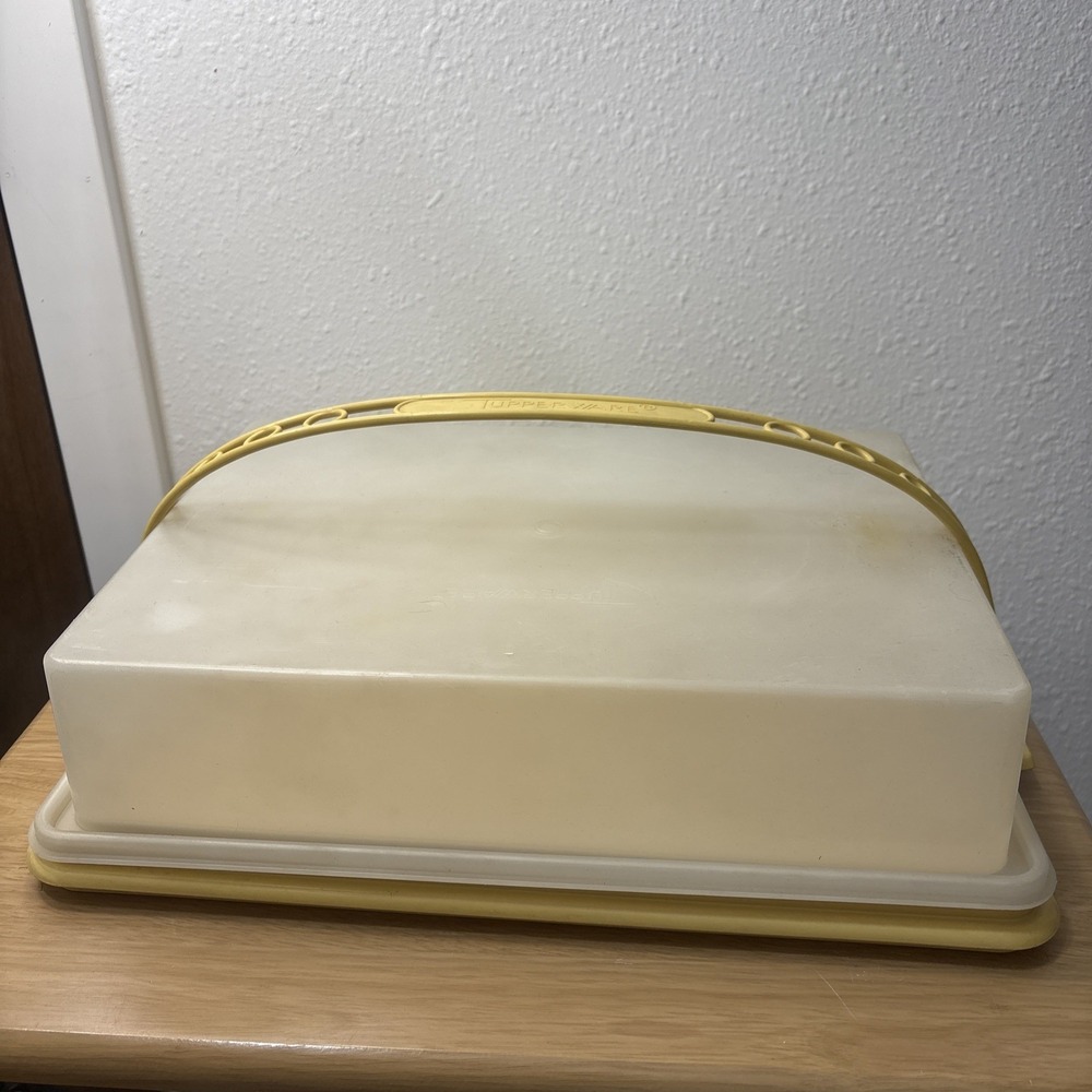 VTG Tupperware 9x13 Rectangle Sheet Cake Taker Carrier Handle Harvest Gold FLAW